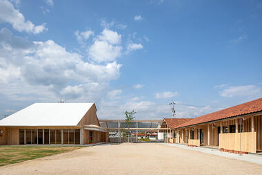 Galería de Centro de cuidado infantil Sakuragaoka / Kengo Kuma & Associates  - 11