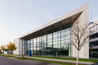 Galería de Centro para la Energía Renovable y Fotovoltaica / Henn  - 7