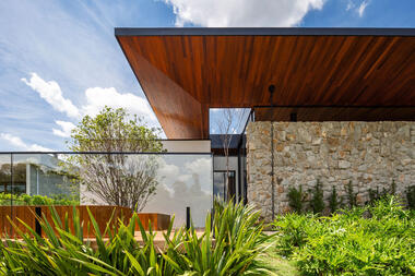 Terras House   / Taguá Arquitetura