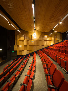 Galería de Centro cultural de Lampa / emA Arquitectos + KMAA Arquitectos  - 6