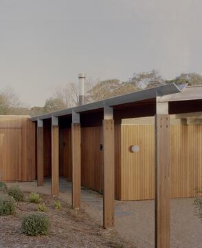 Gallery of Stumpy Gully House / markowitzdesign + Stavrias Architecture  - 9