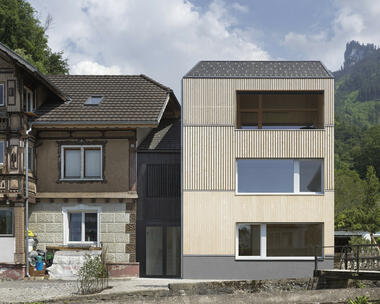 Densification House Below Castle Hill / MWArchitekten