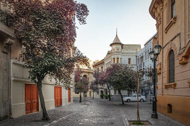 De oficinas a vivienda: Una reconversión en el centro de Santiago con el proyecto Rehabilitación Edificio Londres 50-46