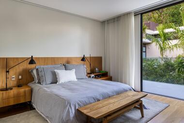 Galeria de Casa IS 100 / Sergio Conde Caldas Arquitetura + Miguel Pinto Guimarães Arquitetos Associados  - 26
