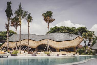 Mari Beach Club / IBUKU