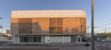 Gallery of Chile 893 Building  / Arq. Natalia Leves  - 2