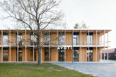 Edificio de oficinas de madera AVOTI en Lizums / MADE arhitekti