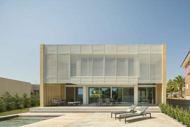 Casa al cuadrado / Estudi La Caseta