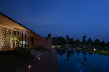 Gallery of SuoiHai Villa / APDI  - 15