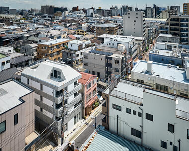 Apartment Complex in Omori-cho / SEITARO ASO ARCHITECTURE INC.