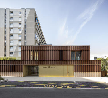 日间托儿所和玩具图书馆 / a+samueldelmas architectes