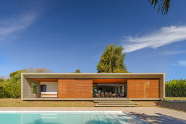 Roses House / Renan Mendes Arquitetura