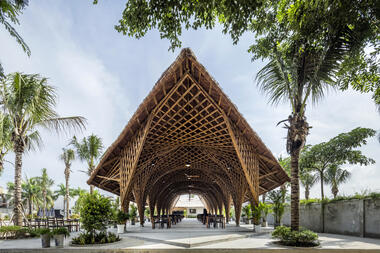 Restaurante de comida marina Keeng / BambuBuild