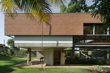 Montes Claros House / Venta Arquitetos