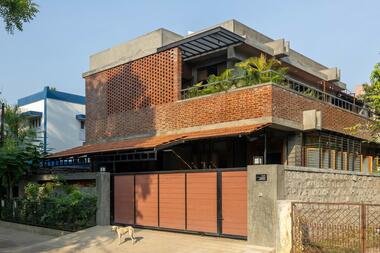 The Brick Veedu House / Onebulb Architecture