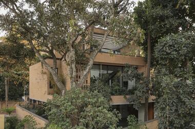 Debris Block House / CollectiveProject