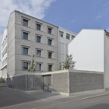 Entrance Square for Hermes Workshop / palast