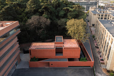 Centro de exposiciones Red Box / Mix Architecture