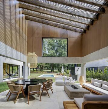 Noah House / Cadaval Estudio