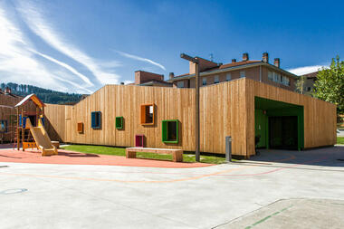 Galería de Nuevo edificio educación infantil y guardería en Zaldibar / Hiribarren-Gonzalez  + Estudio Urgari  - 1