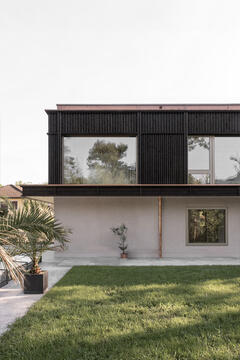 Gallery of House with Three Gardens / Allen + Crippa  - 2