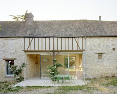 Hécourt House / Studio Guma