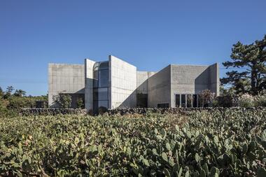Jeju Wollyeong CAVE Villa / JYA-RCHITECTS