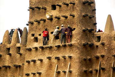 Experiencia local versus extracción local: La arquitectura vernácula africana y una sostenibilidad más holística
