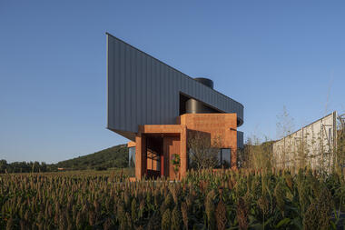 Rear Window - BMX Racing Grandstand / hyperSity architects