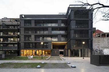 Donado 1601 Apartment Building / ESHH Arquitectura
