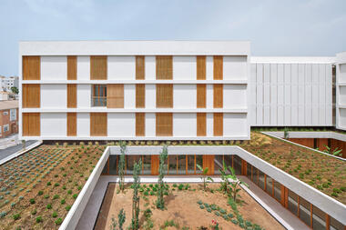 Galería de Edificio de 57 viviendas dotacionales, centro de día y locales sociales en Es Molinar, Palma de Mallorca    / Javier de las Heras Solé  - 1