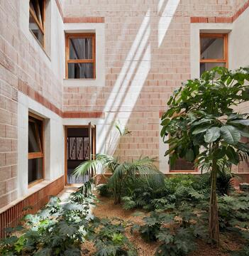 Bringing the Outside In: Life-Size Terrariums and Other Ways to Exhibit Nature in European Apartment Buildings