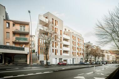 On the Hillside Apartments / AUP/Architectes