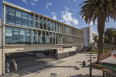 Galería de Edificio institucional del Ministerio chileno de Vivienda y Urbanismo / Carreño Sartori Arquitectos  - 6