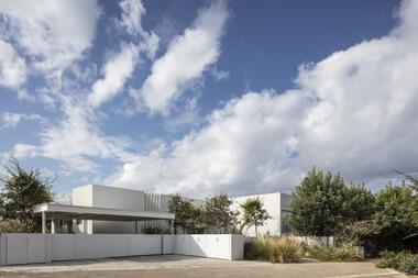 V house / Blatman Cohen architecture design