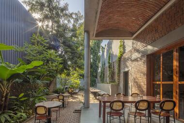 Restaurante Telugu Medium / Sona Reddy Studio