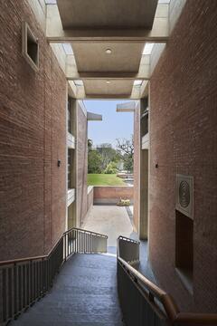 Gallery of CEPT University Foundation Hall, Lecture Hall and Kund / CCBA Designs  - 5