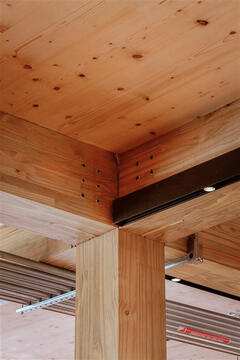 Desafíos y soluciones constructivas en Mass Timber: el caso de la tienda Dengo