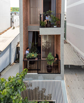 Casa 3,5 x 17 / Story Architecture