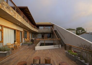 Măng Diang Hotel / Tad.atelier