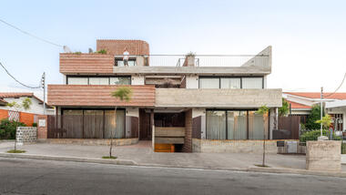 Edificio Flia  / Momento