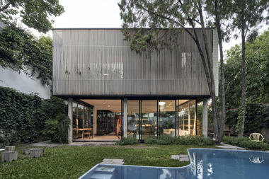 Casa Mendoza / La Base Studio