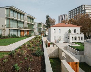 DPV Residential Building / Adriano Pimenta