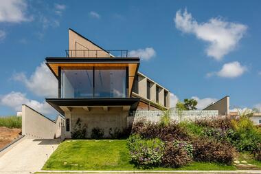 Apuã House / Aoki Arquitetura