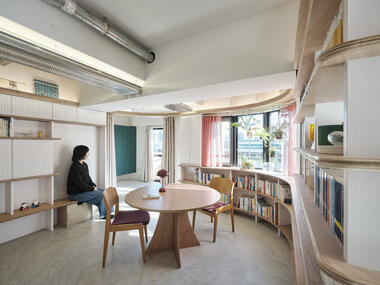 A Round and Around Home Renovation / HAMS and, Studio