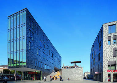 Balcón de la ciudad / bob-architektur