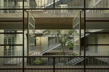 Simetría en la arquitectura: 15 viviendas colectivas contemporáneas en Latinoamérica