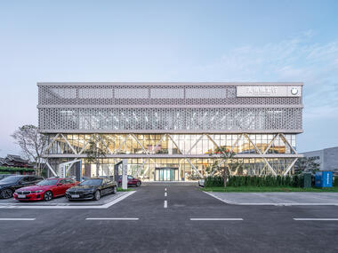 Centro BMW / Atelier FCJZ