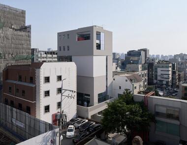 Chai Communication Office Building / ARCHITECTS BAN + Fluxys Lab