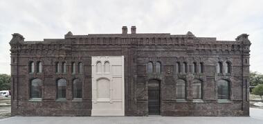 画廊 砖墙开混凝土门，屠宰场变当代艺术画廊 PLATO / KWK PROMES  - 11